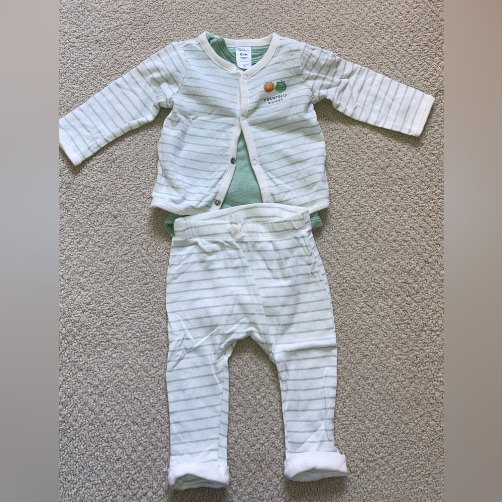 Carters 6 mo unisex baby 3 piece set, onesie, sweater and pants.